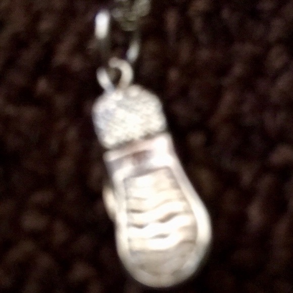 18” STERLING SILVER NECKLACE WITH FLIPFLOP CHARM - Picture 4 of 7